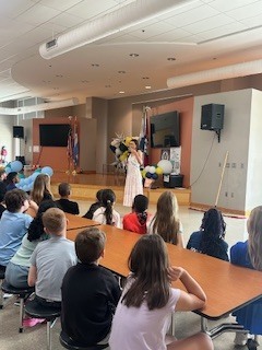 Thank you, Miss Natural State Teen LIly Burns for reading to our 2nd graders this week. Lily is from a 6 generation farming family and she shared her passion of farming by reading her favorite book, "Farmer Jack the Never-Ending Puzzle."