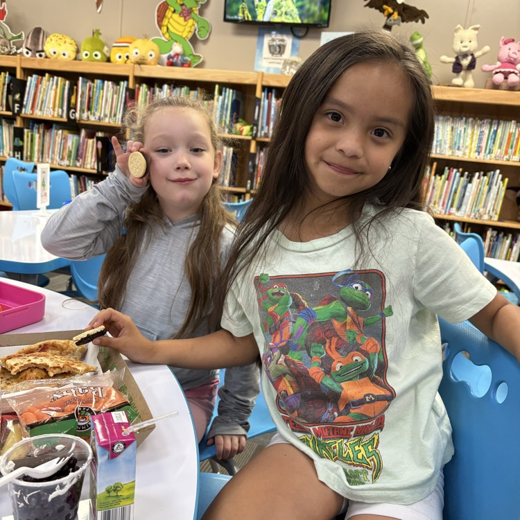 lunch in the library 