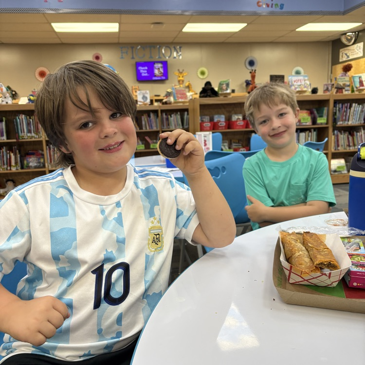 lunch in the library 