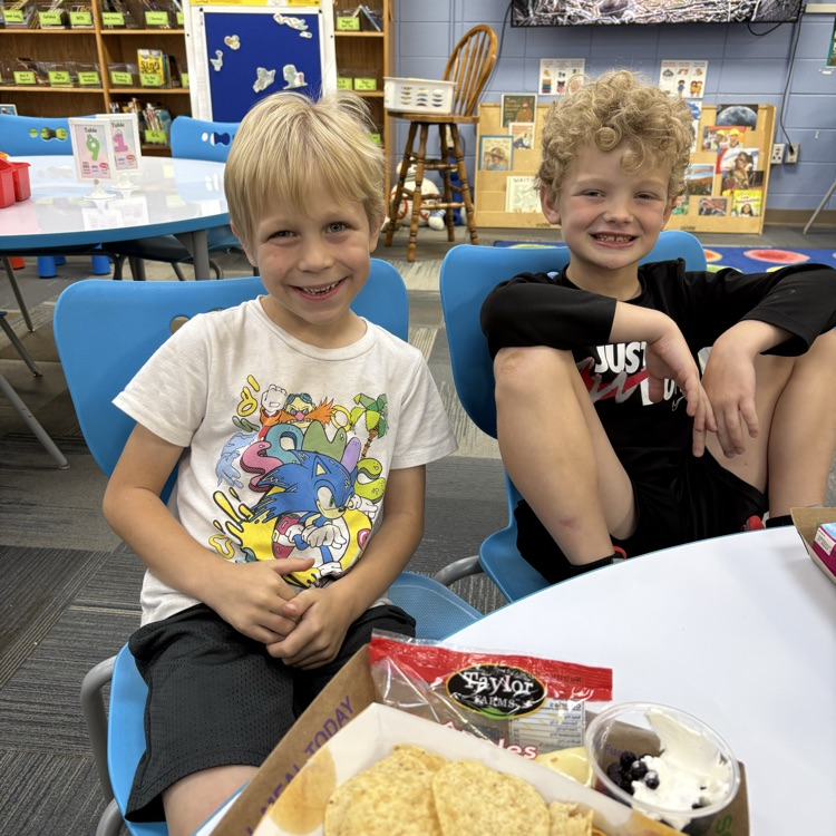 lunch in the library 