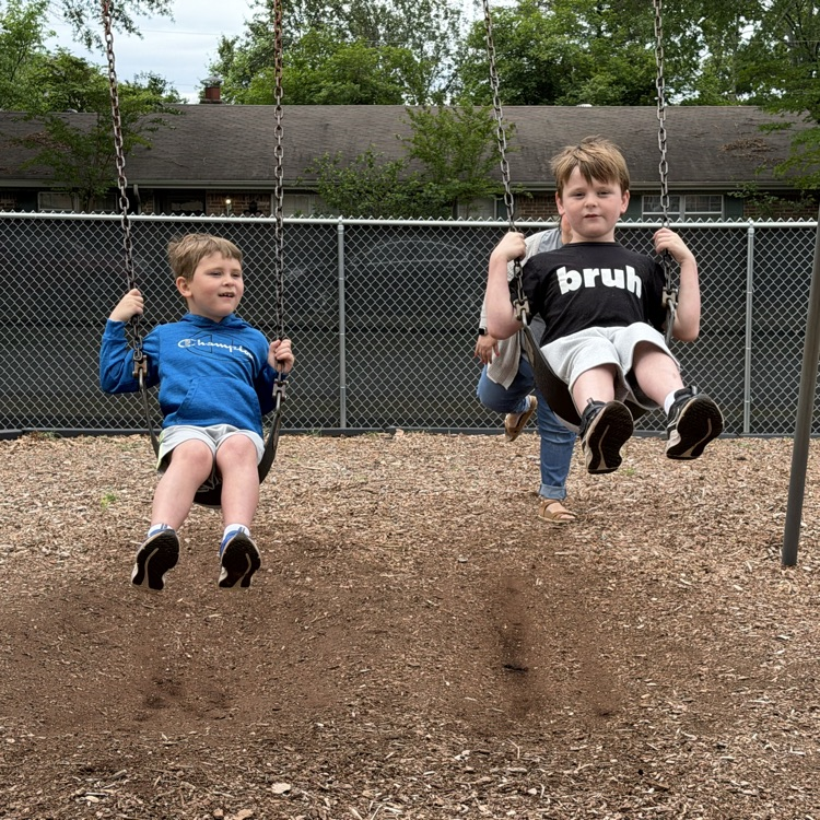 swing on playground 