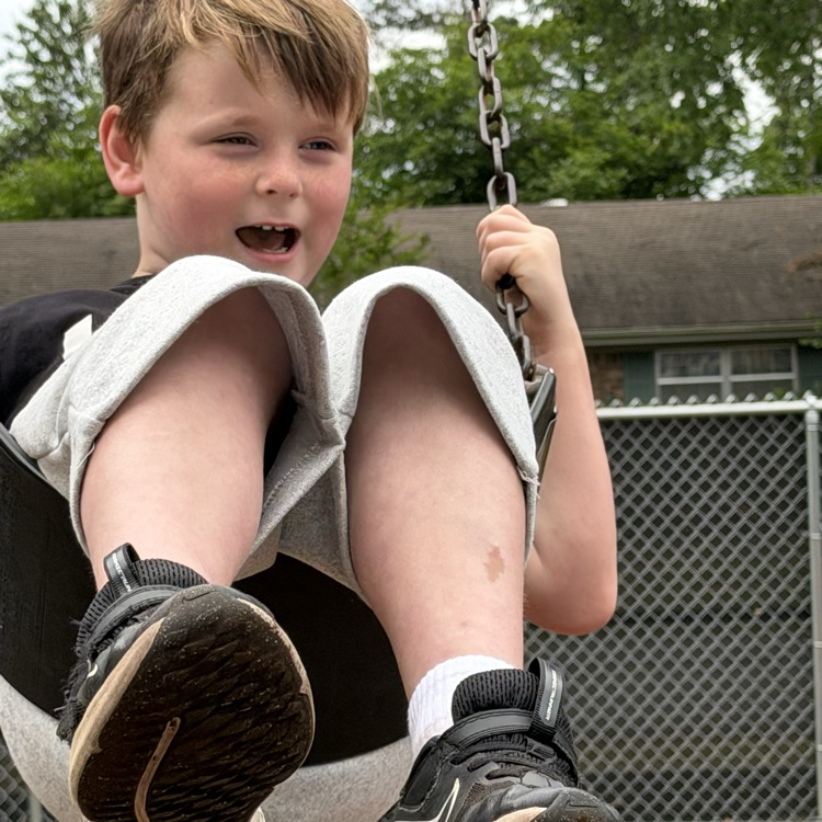 swing on playground 