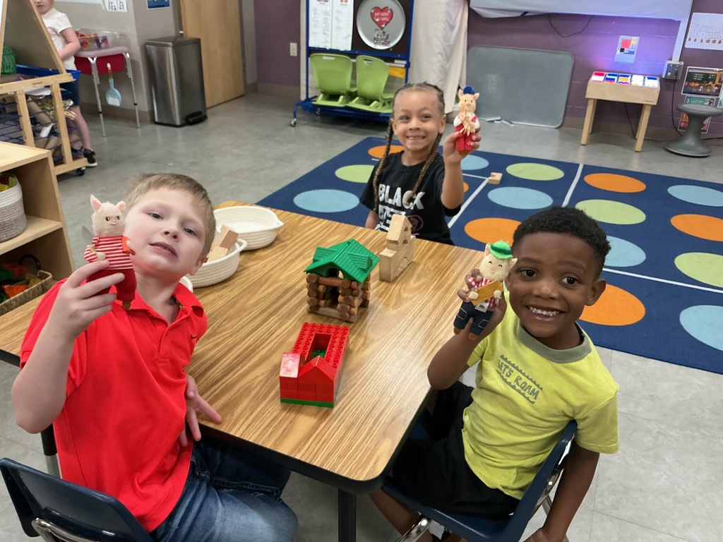 boys building homes for the three little pigs 