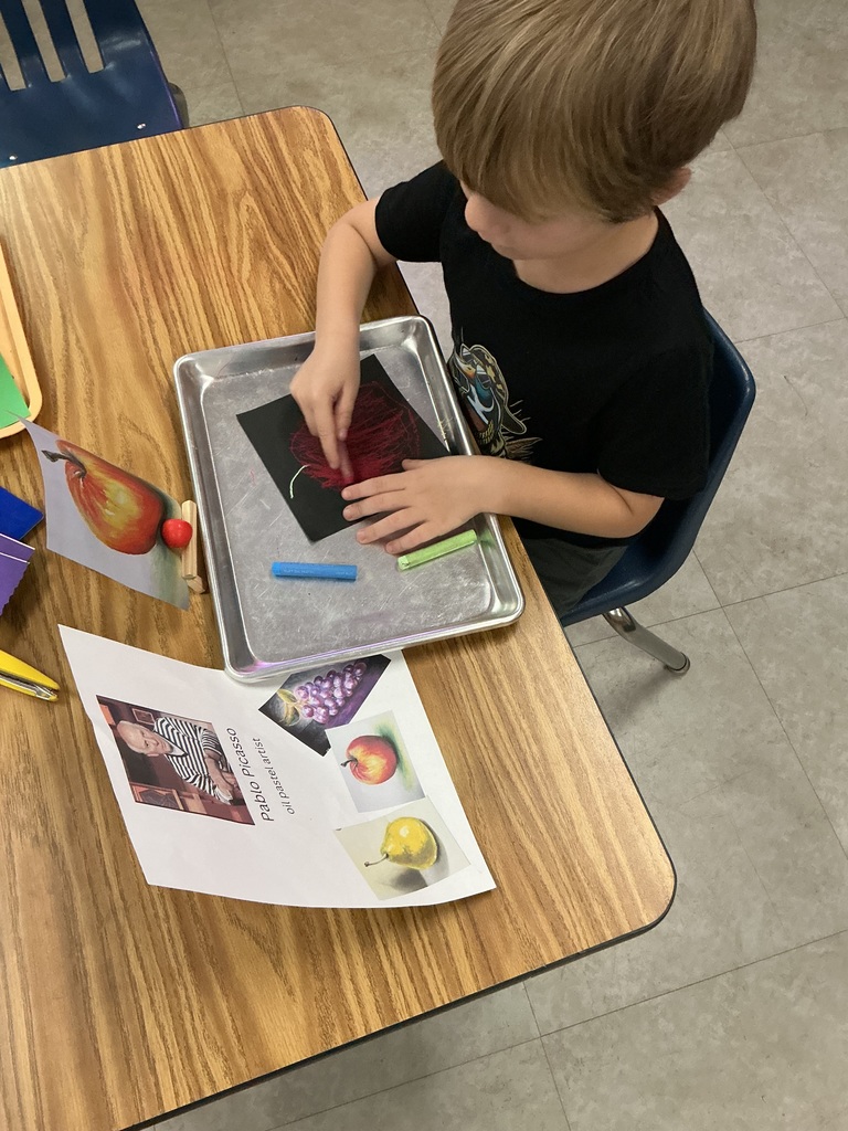 child painting g