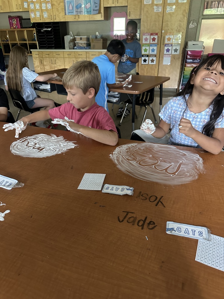 Ms. Tipton’s class had fun practicing their phonics skills with shaving cream!