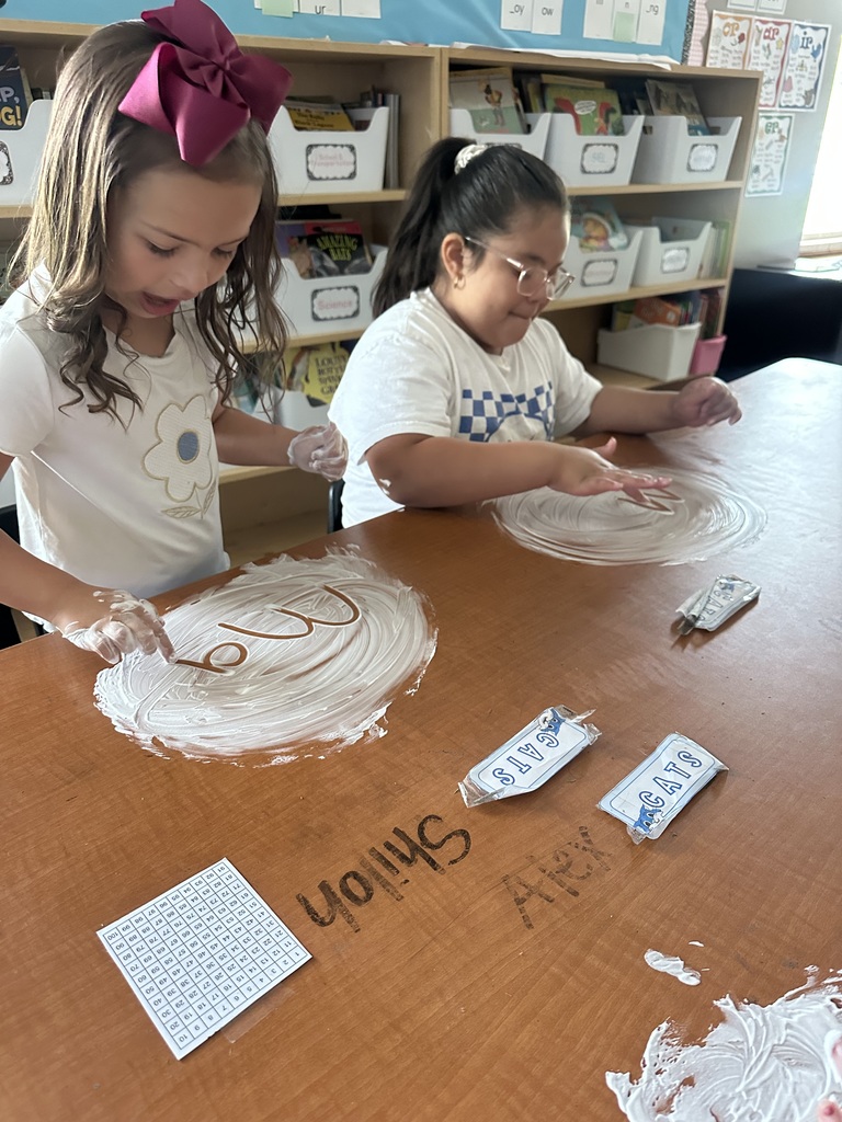 Ms. Tipton’s class had fun practicing their phonics skills with shaving cream!