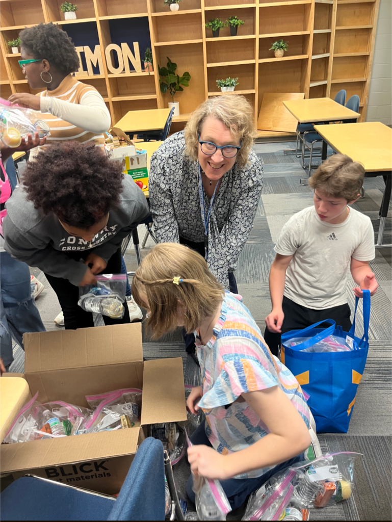 Simon’s Builder’s Club and their friends packed and delivered 240 snack packs, to The Conway Ministry Center, during WIN today.  Serving our community is fun! 