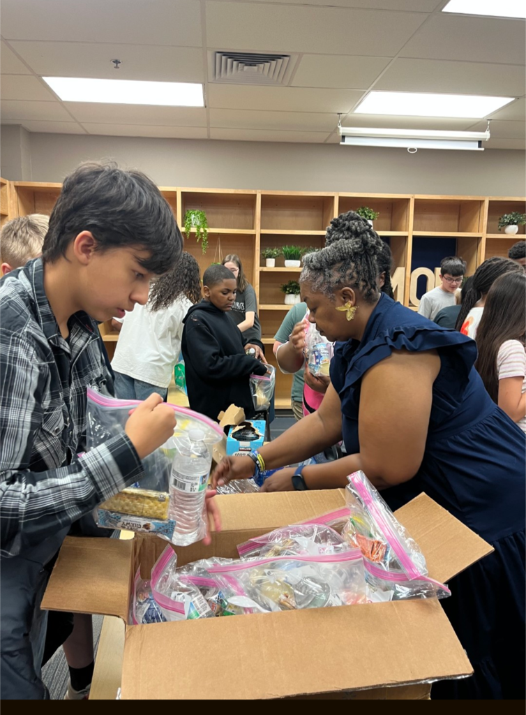 Simon’s Builder’s Club and their friends packed and delivered 240 snack packs, to The Conway Ministry Center, during WIN today.  Serving our community is fun! 