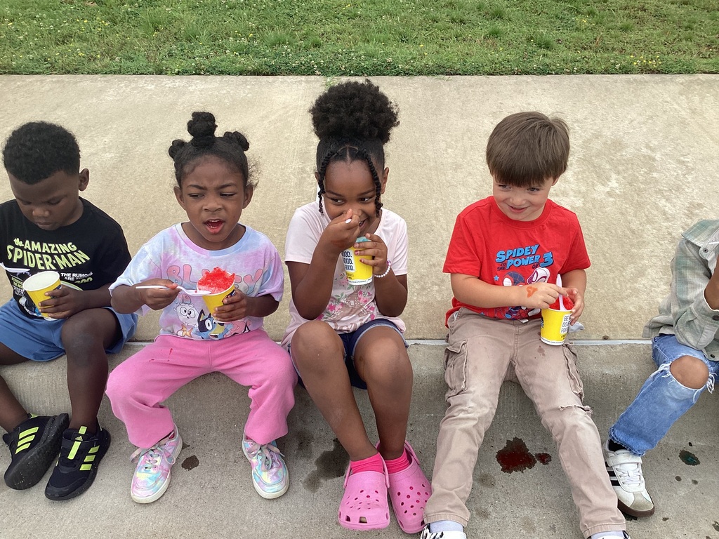 children enjoying snow cones from Kona ice