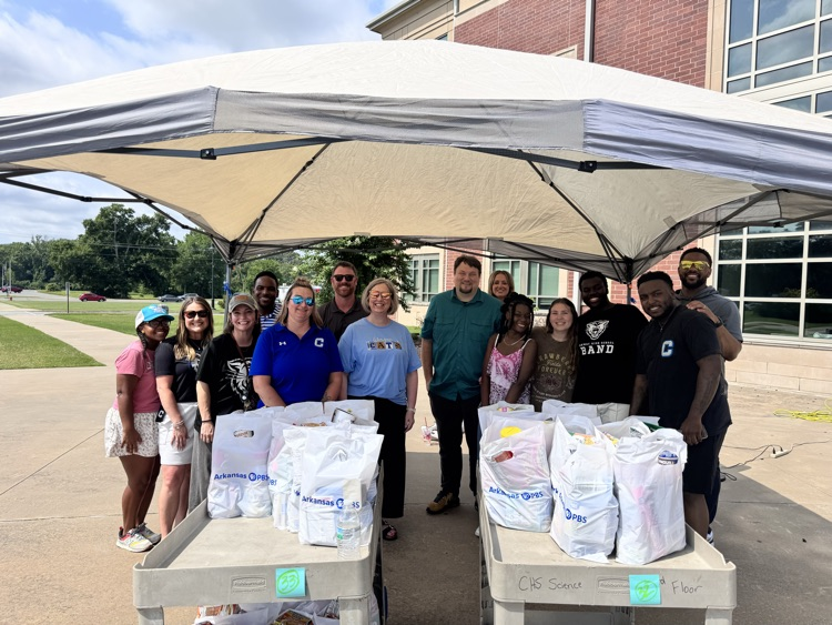 group photo of helpers 