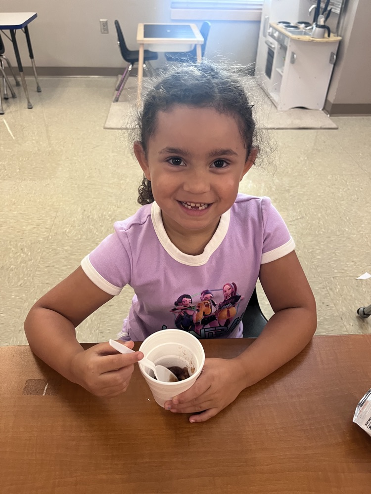 We are learning all about our 5 senses in Brown’s class! Today, we put our senses of taste and smell to work by making our very own applesauce.