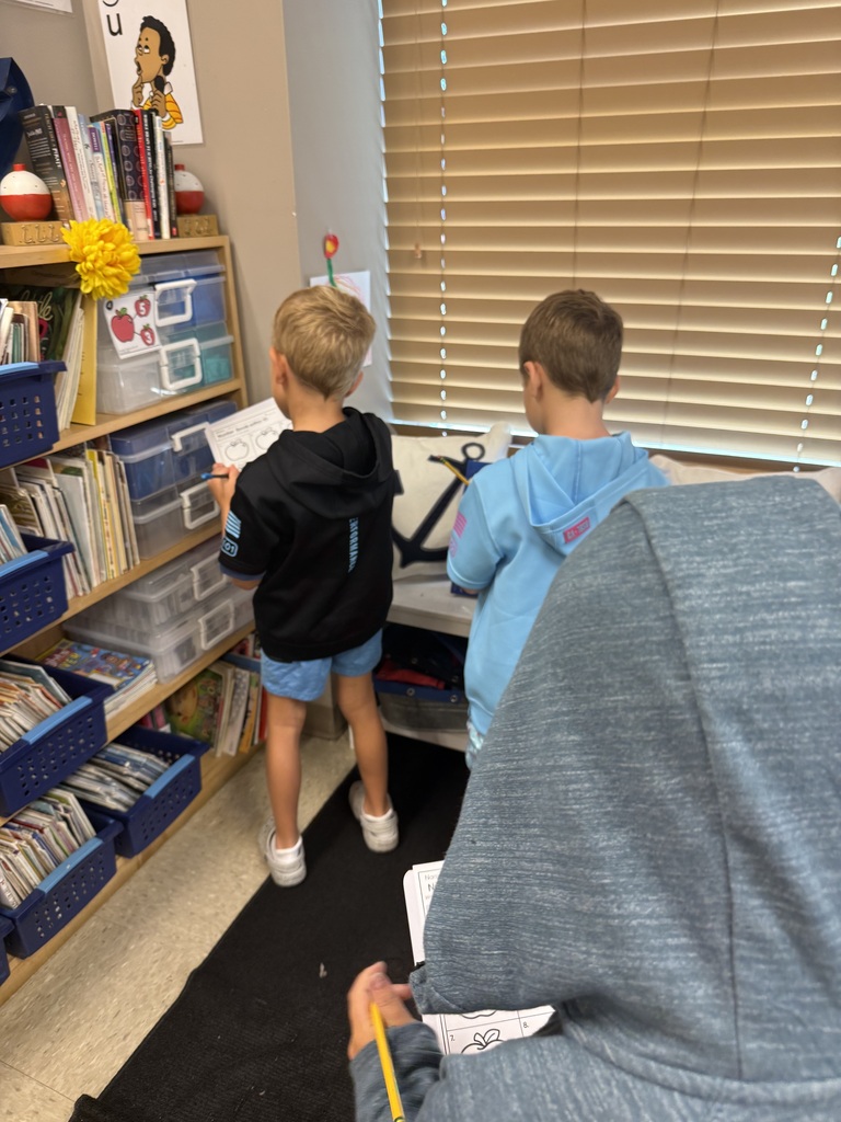 🔢💙 Math in Motion! 💙🔢 Mrs. Lute’s first graders got up and moving today as they did a walk around the room to find the totals for different number bonds! ➕✨ We’re learning that math can happen anywhere—even while we’re on the move! 🚶♀️🚶♂️📚 Way to go, Little Cats! 🐾💙