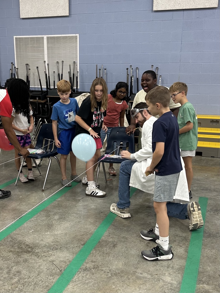 Third grade kicked off their first science experiment with our Hendrix partner, Patty G. Students tested three different-sized balloons to investigate which would travel the farthest. They made predictions, tested their ideas, and documented the results. We had a blast putting our scientific thinking into action! 🎈📏