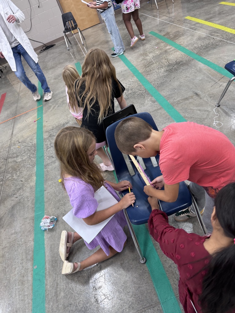 Third grade kicked off their first science experiment with our Hendrix partner, Patty G. Students tested three different-sized balloons to investigate which would travel the farthest. They made predictions, tested their ideas, and documented the results. We had a blast putting our scientific thinking into action! 🎈📏
