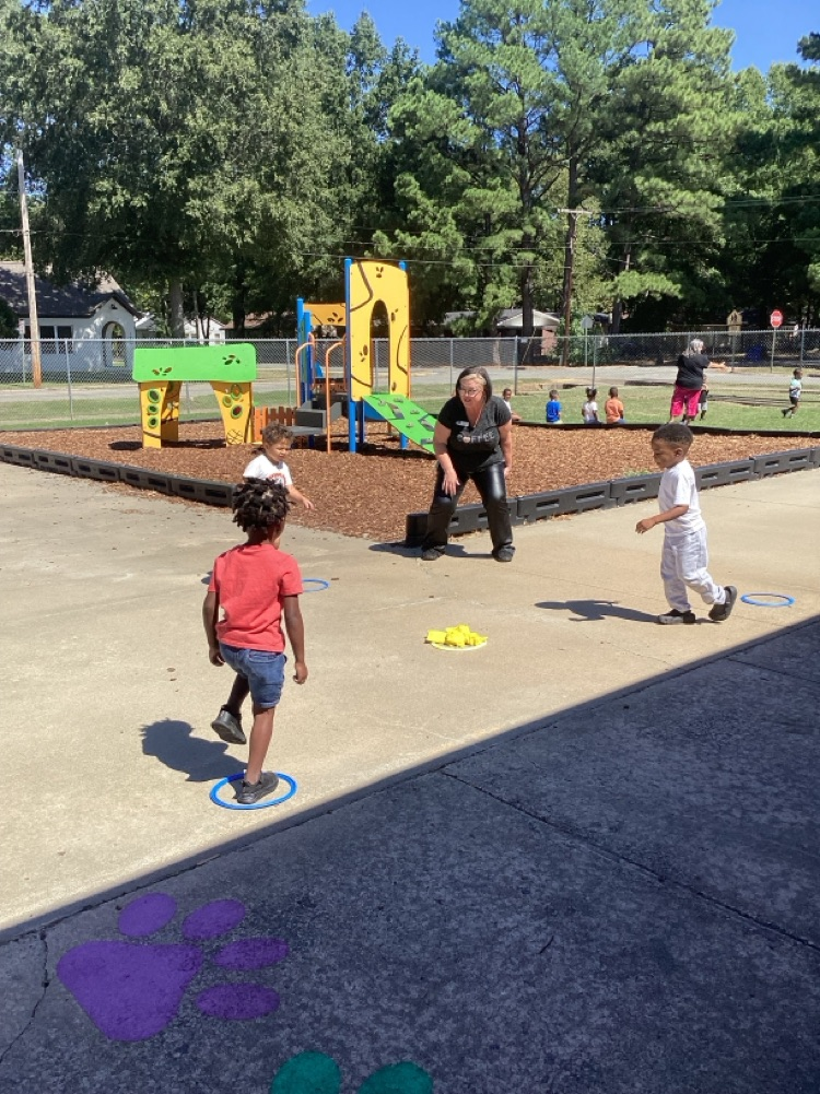 Builds executive function, self-regulation, problem-solving, flexibility, turn-taking, and social skills as children plan, adapt, and manage emotions while collecting beanbags.