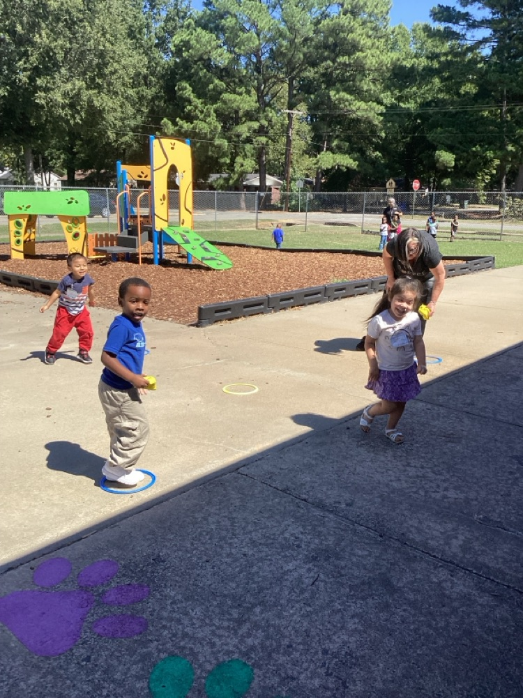 Builds executive function, self-regulation, problem-solving, flexibility, turn-taking, and social skills as children plan, adapt, and manage emotions while collecting beanbags.