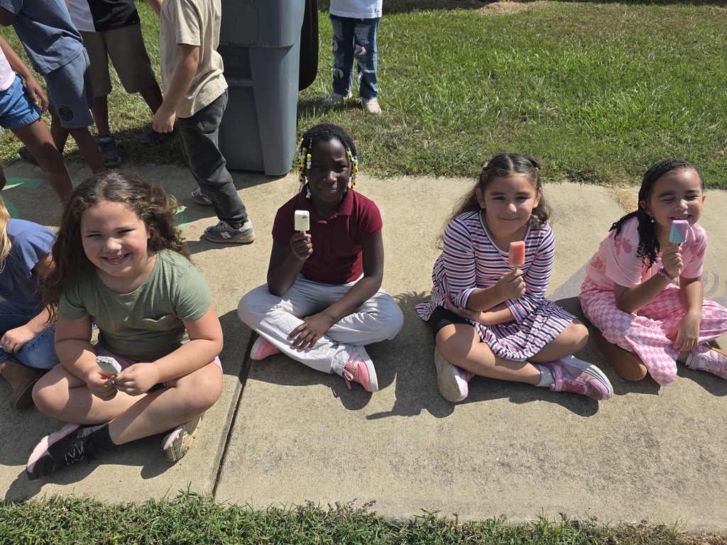 Hispanic Heritage Month Photos, student with paletas
