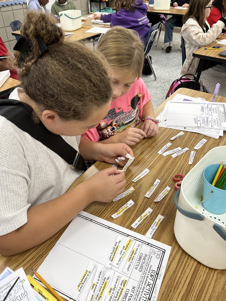 students sorting through a Dialogue sort in Mrs. Mosley's classroom