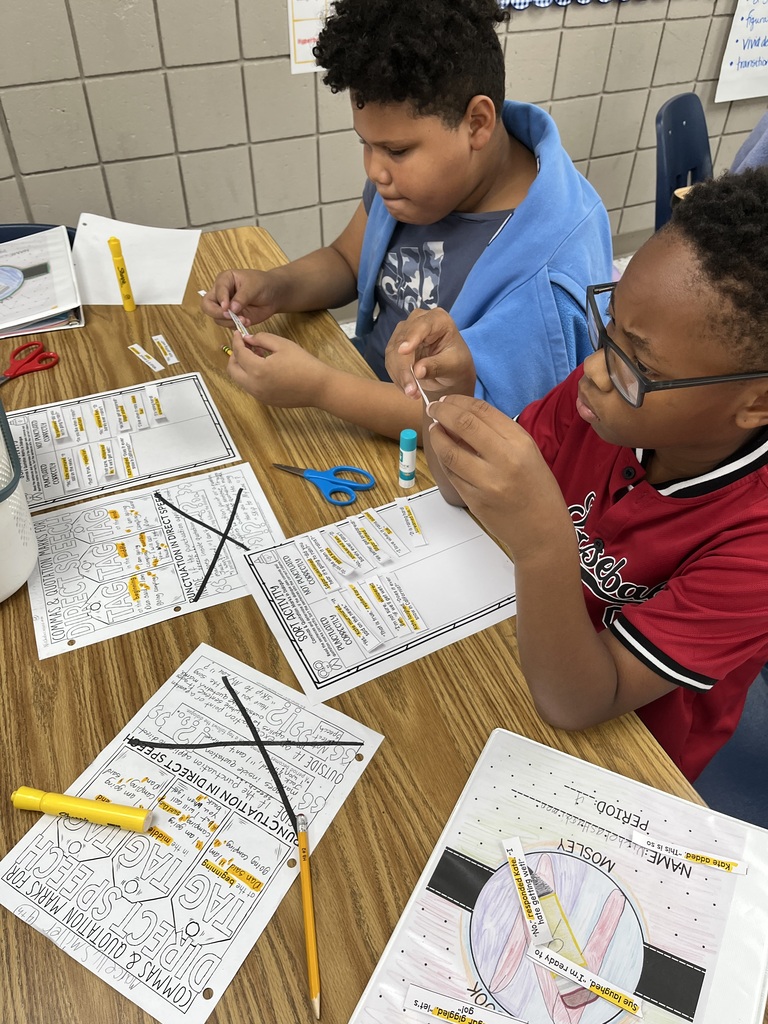 students sorting through a Dialogue sort in Mrs. Mosley's classroom