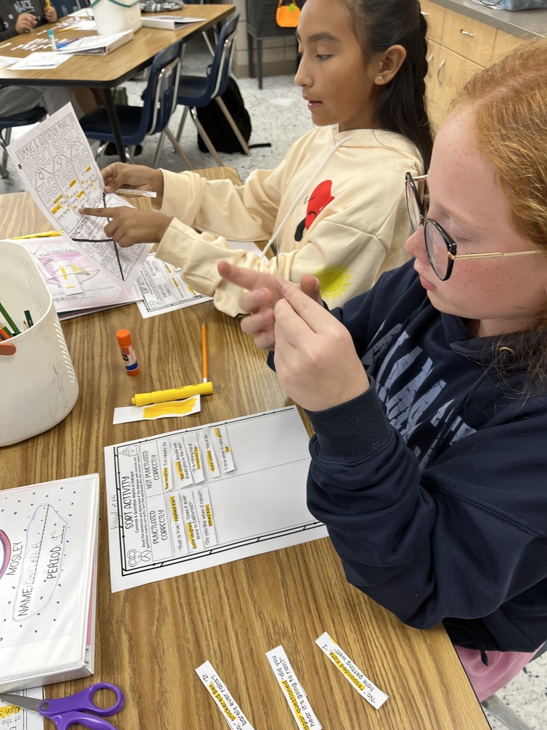 students sorting through a Dialogue sort in Mrs. Mosley's classroom