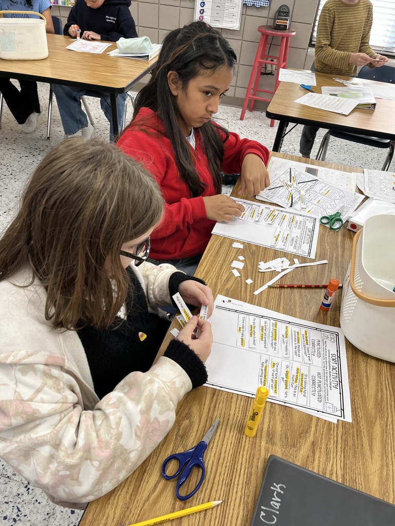 students sorting through a Dialogue sort in Mrs. Mosley's classroom