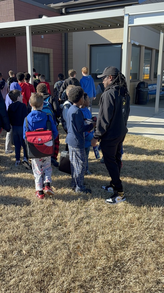 D3 makes donationto City of Hope Christmas Mall