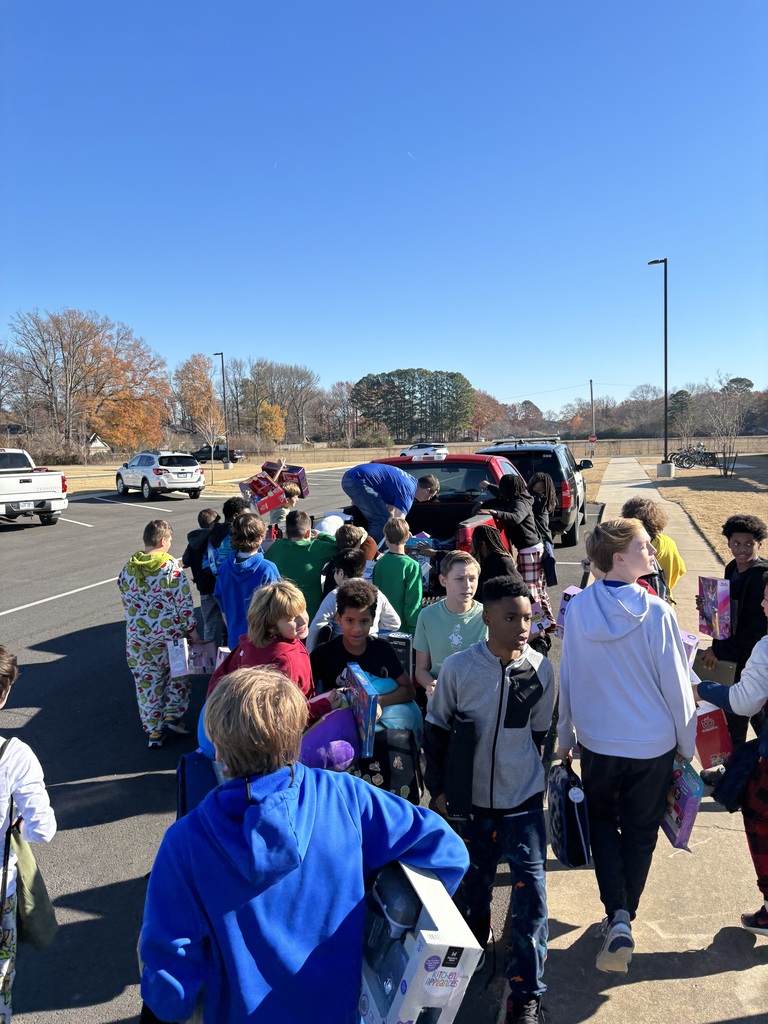 D3 makes donationto City of Hope Christmas Mall