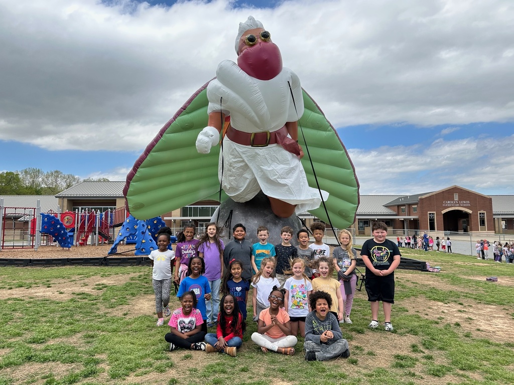 Students standing in front of LUNA