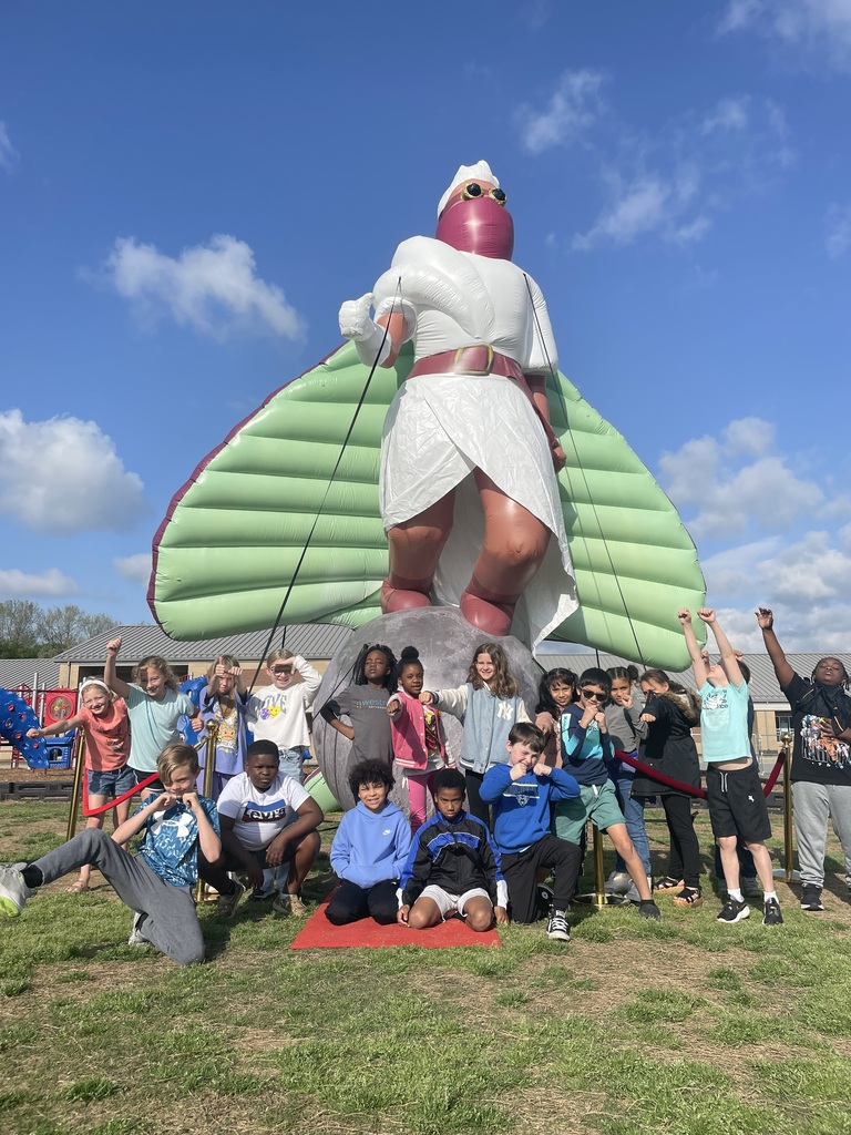 Students standing in front of LUNA