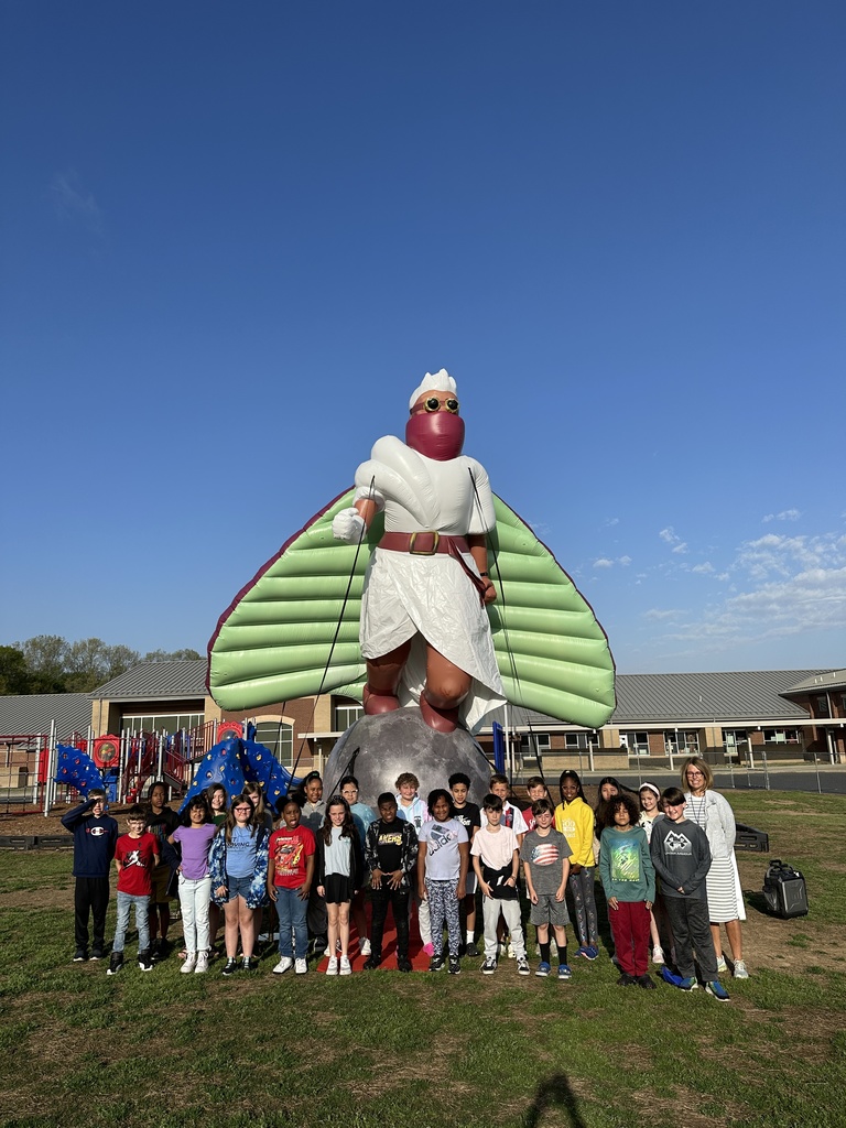 Students standing in front of LUNA