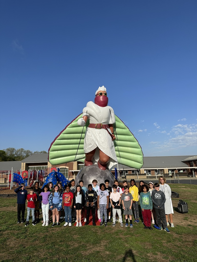 Students standing in front of LUNA