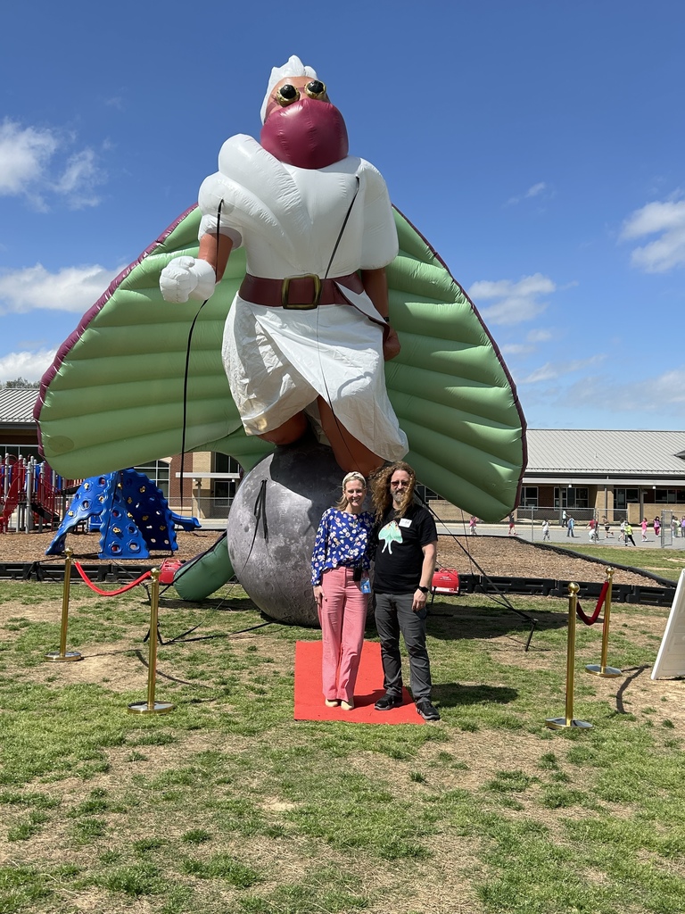 Students standing in front of LUNA