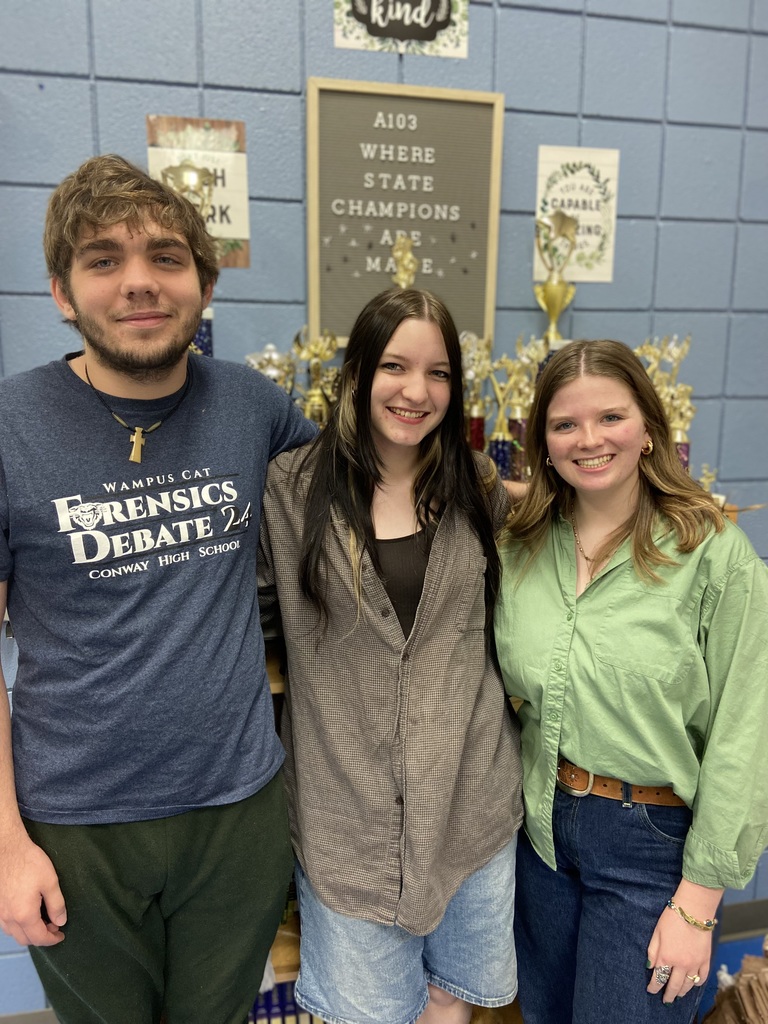 image of students posing for photo.