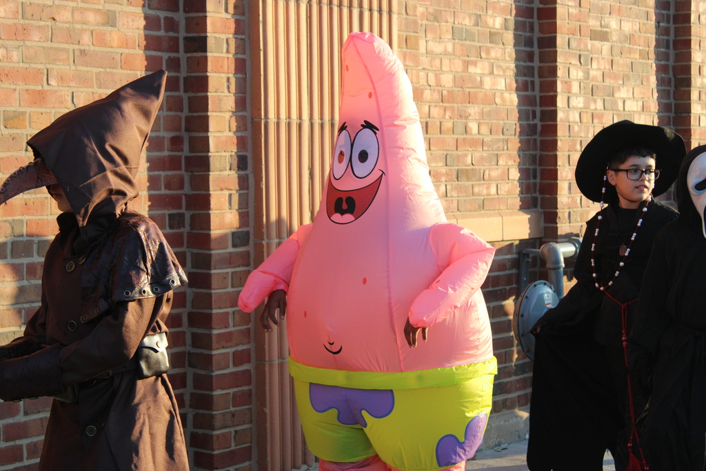 kid in PatrickStar inflatable 