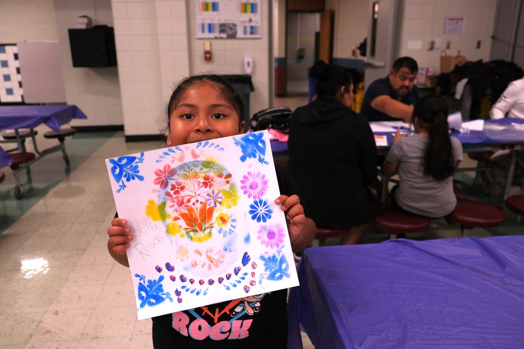 girl holding us skull craft