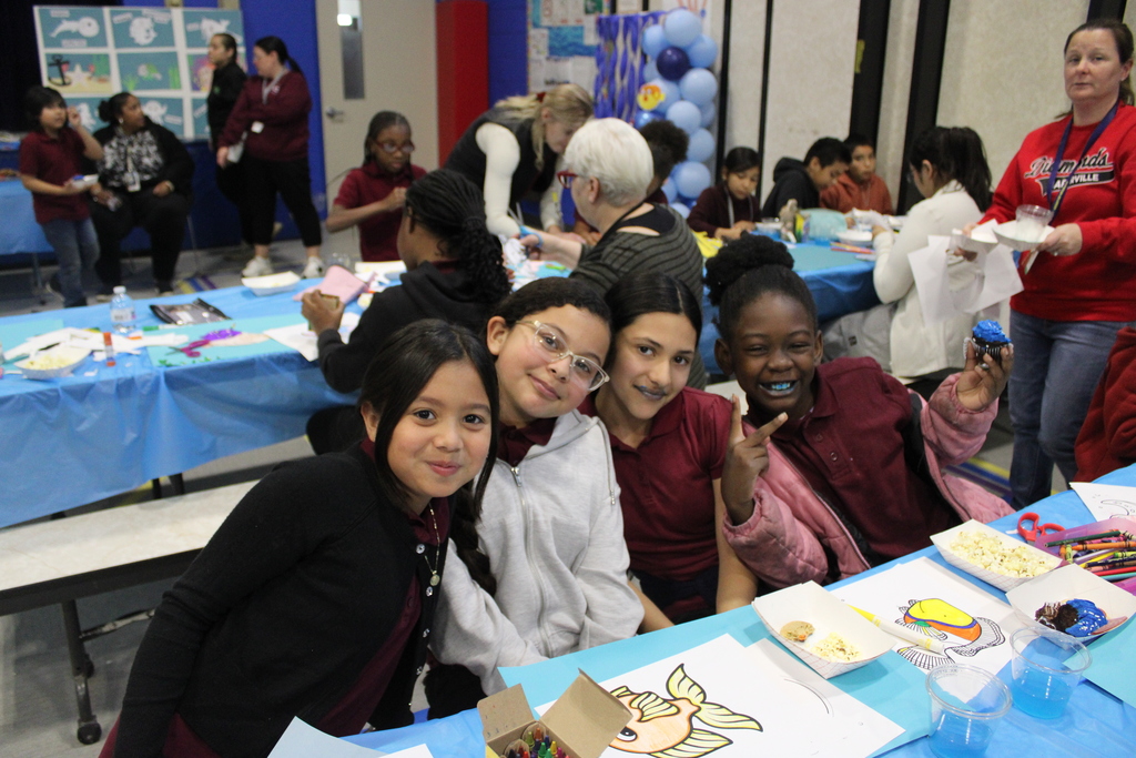 4 wharton students doing a craft