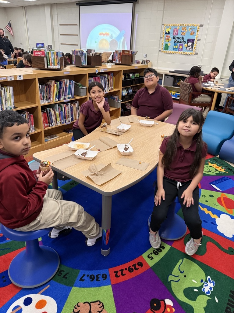 wharton students making Turkey cupcakes