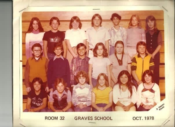 A vintage class photo shows 19 students in three rows before a wooden gym wall. The caption reads “Room 32, Graves School, Oct. 1978.”
