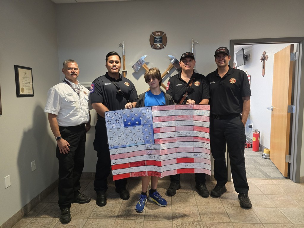 Luca Weikum presenting the flag to CCFD.