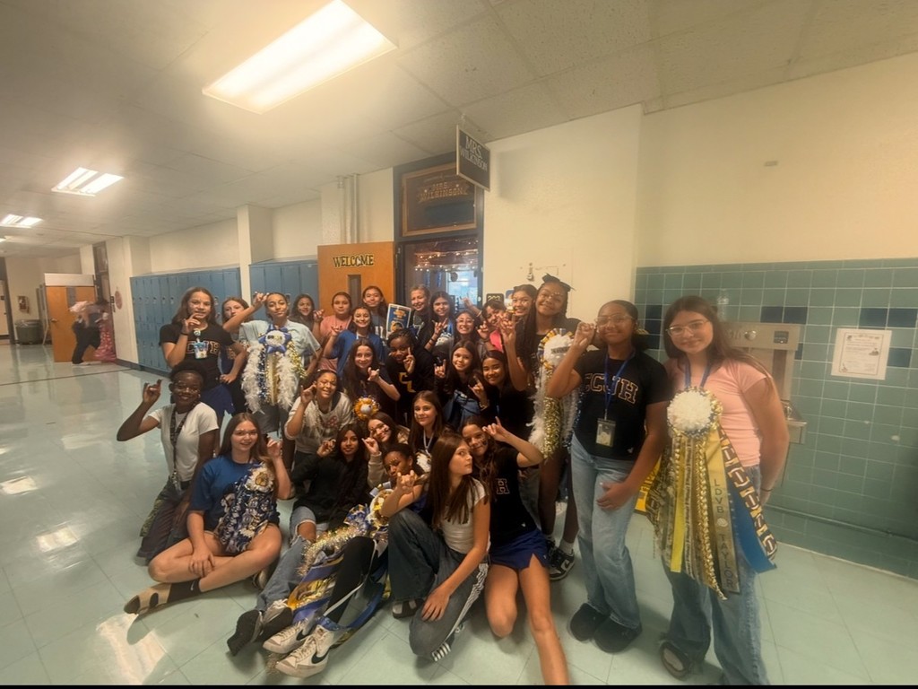 Picture of Ms. Wilkinson and the volleyball girls