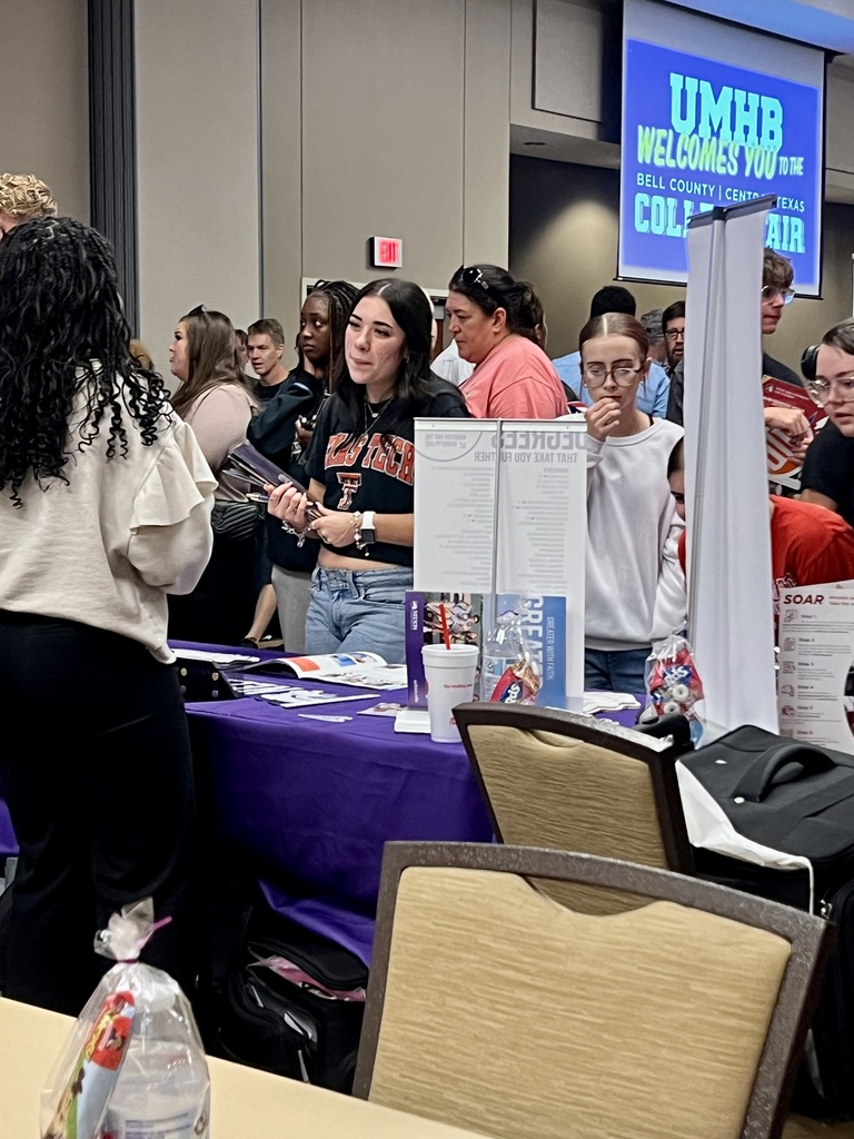 Picture of Copperas Cove High School students at Mary Hardin-Baylor University.