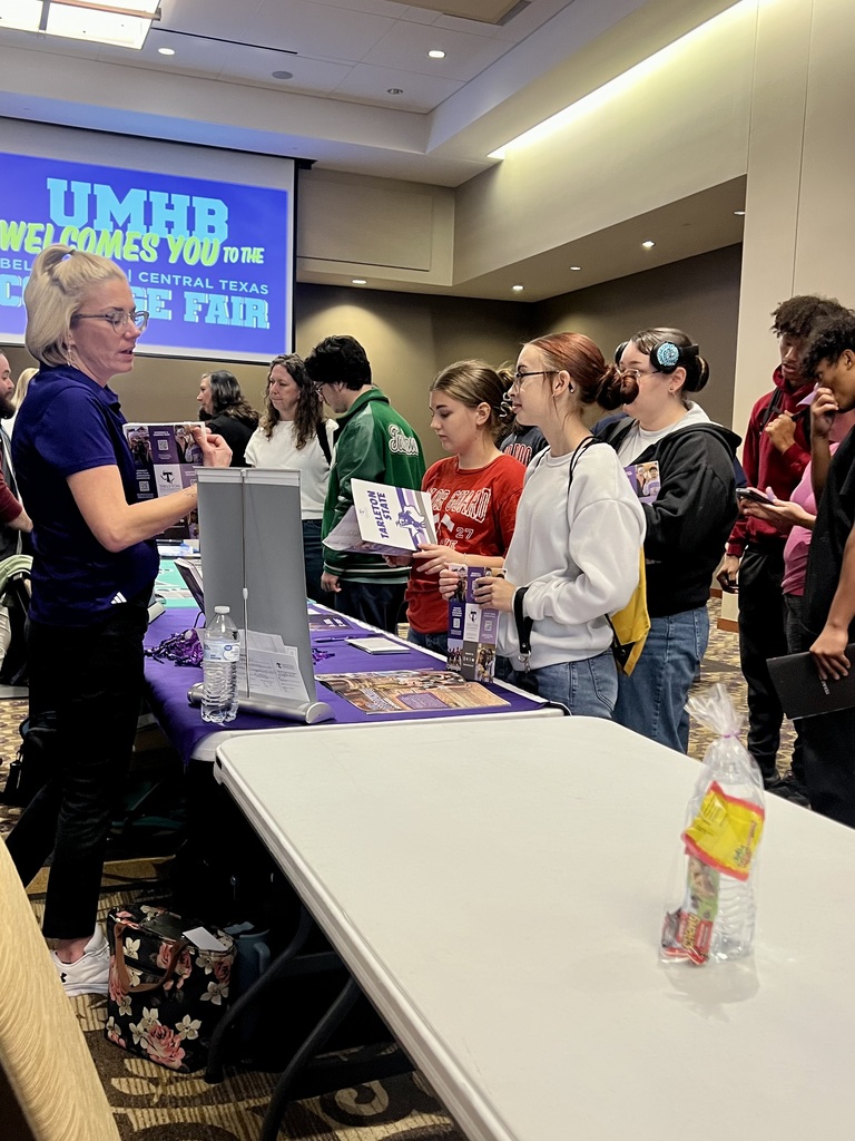Picture of Copperas Cove High School students at Mary Hardin-Baylor University.