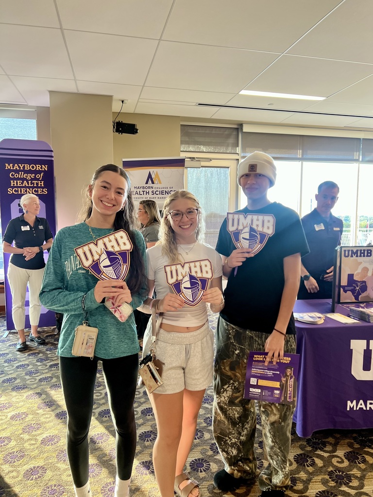 Picture of Copperas Cove High School students at Mary Hardin-Baylor University.