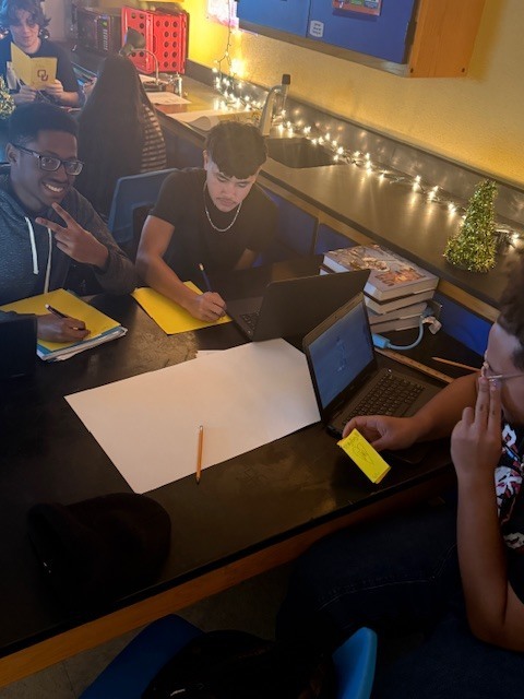 Students creating cards for faculty and staff for Thanksgiving