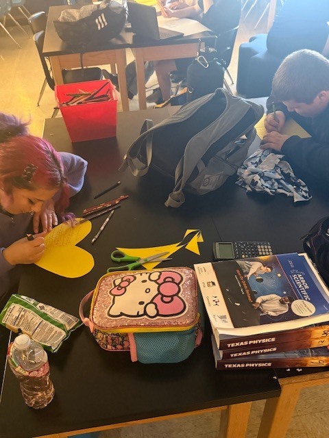 Students creating cards for faculty and staff for Thanksgiving