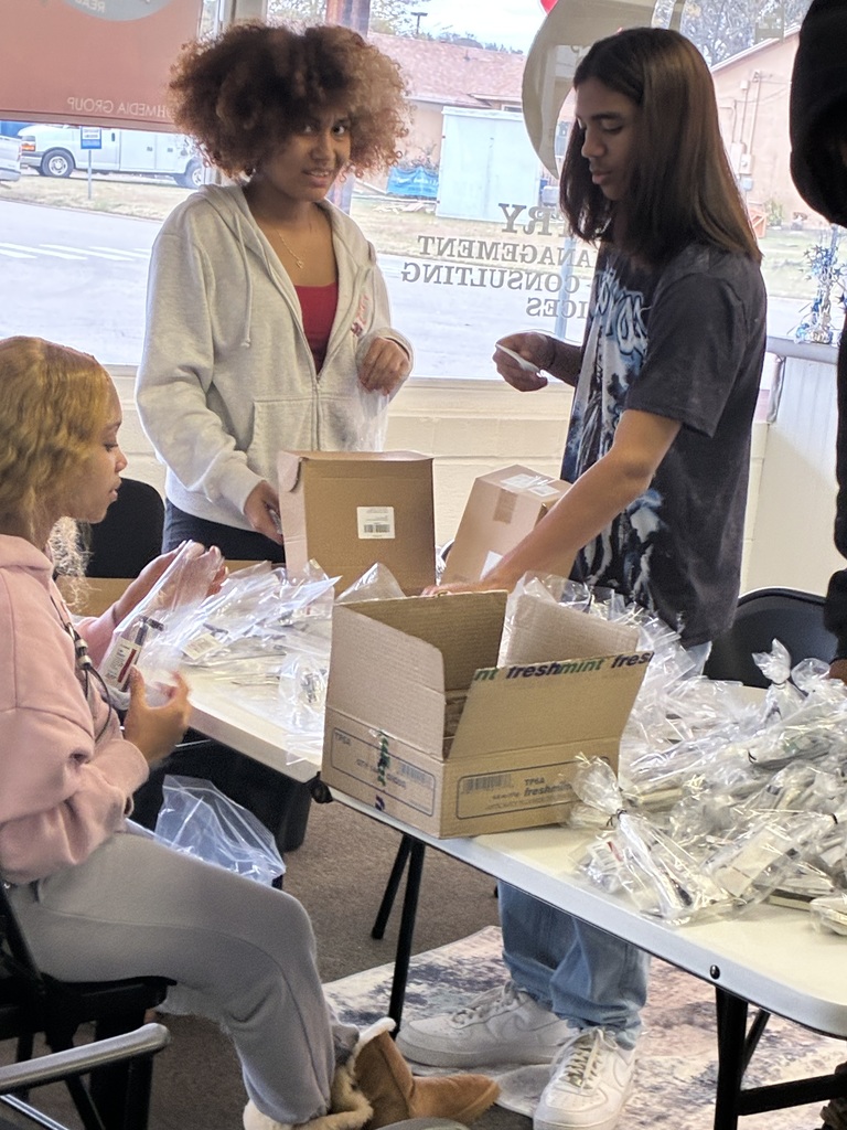 Crossroads Ambassadors volunteered at Fresh Fire CCI to help fill care packages