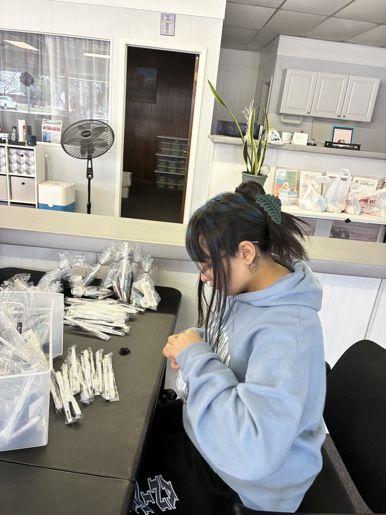 Crossroads Ambassadors volunteered at Fresh Fire CCI to help fill care packages