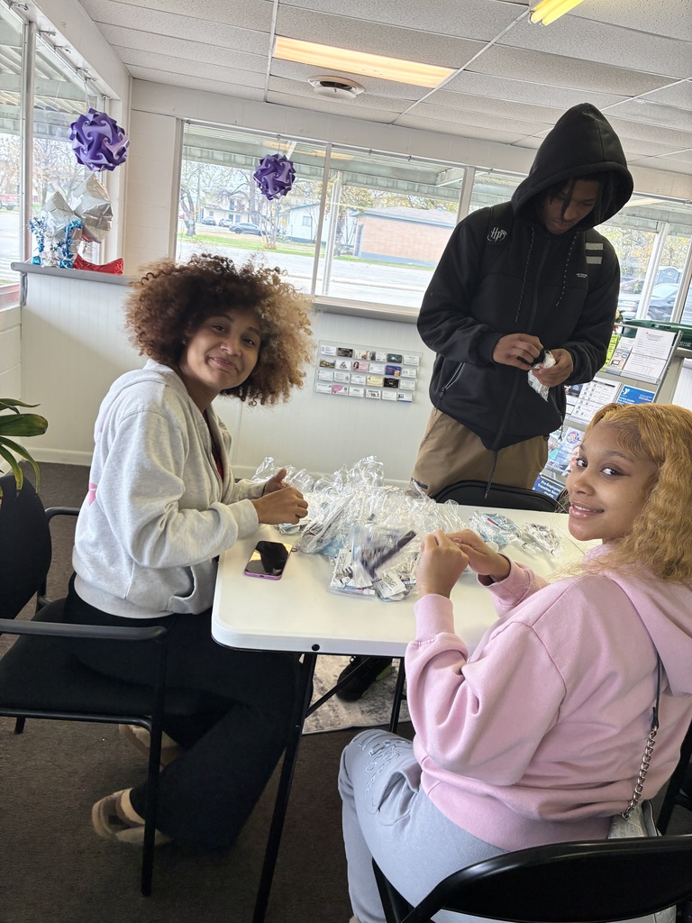 Crossroads Ambassadors volunteered at Fresh Fire CCI to help fill care packages