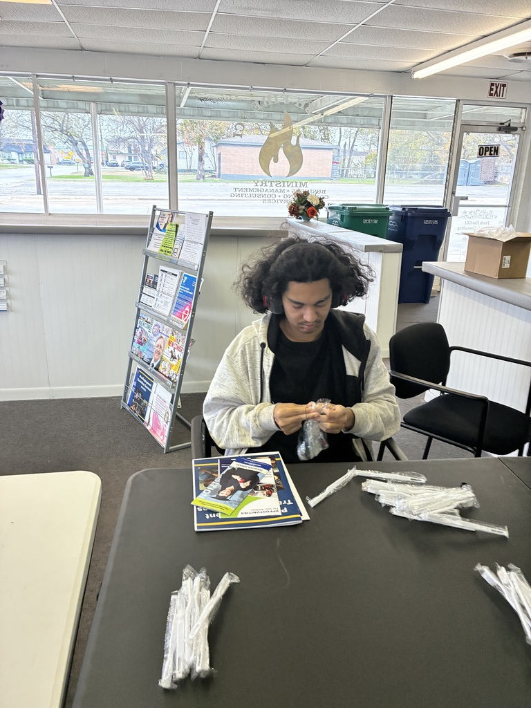 Crossroads Ambassadors volunteered at Fresh Fire CCI to help fill care packages