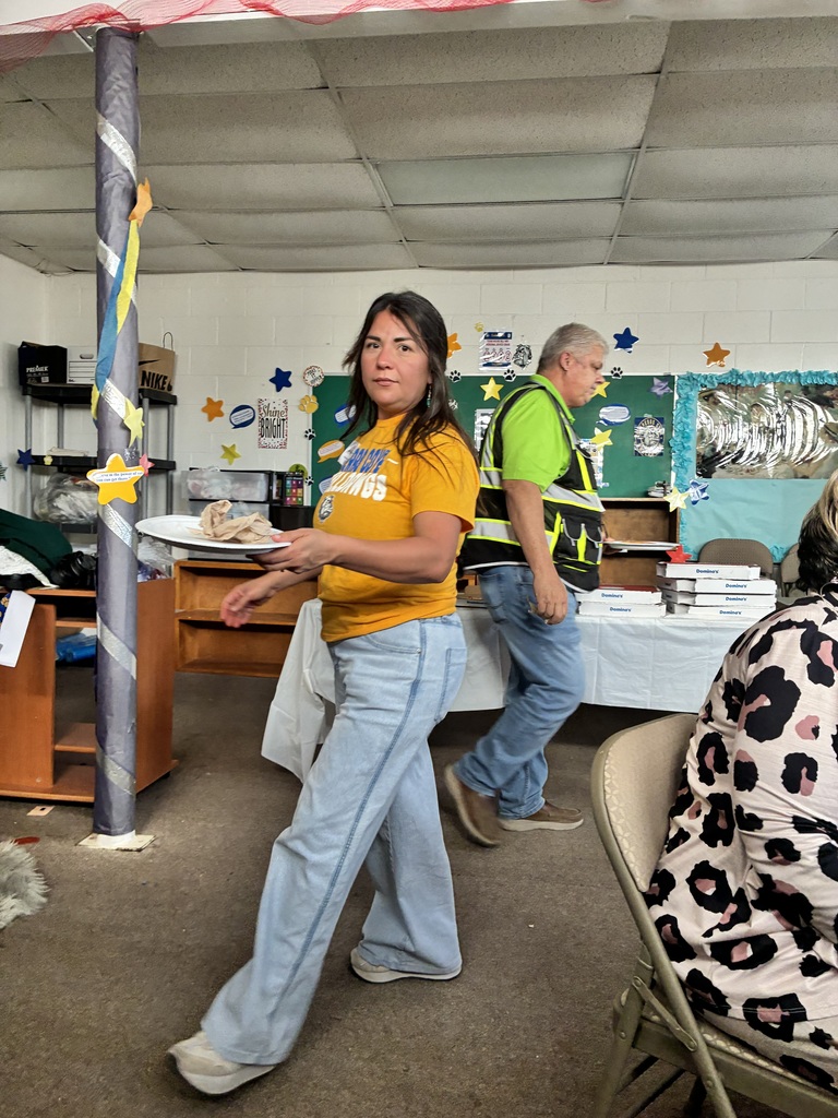 Crossroads Environmental Ambassadors eating pizza